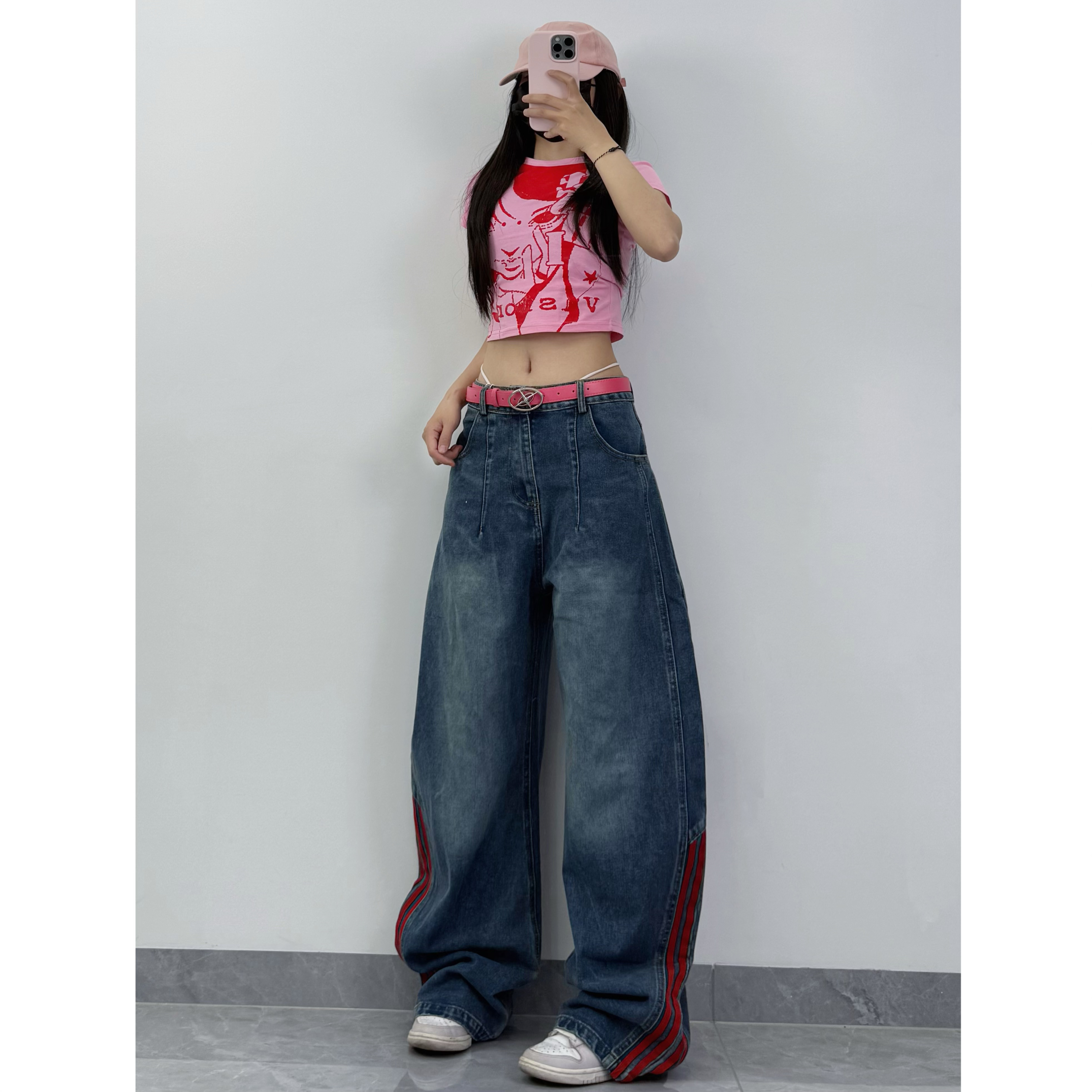 Sweet and Spicy Girl Dance Outfit - Jazz Pink Printed Crop Top with Dark Blue Side Stripe Jeans - Y2K Style
