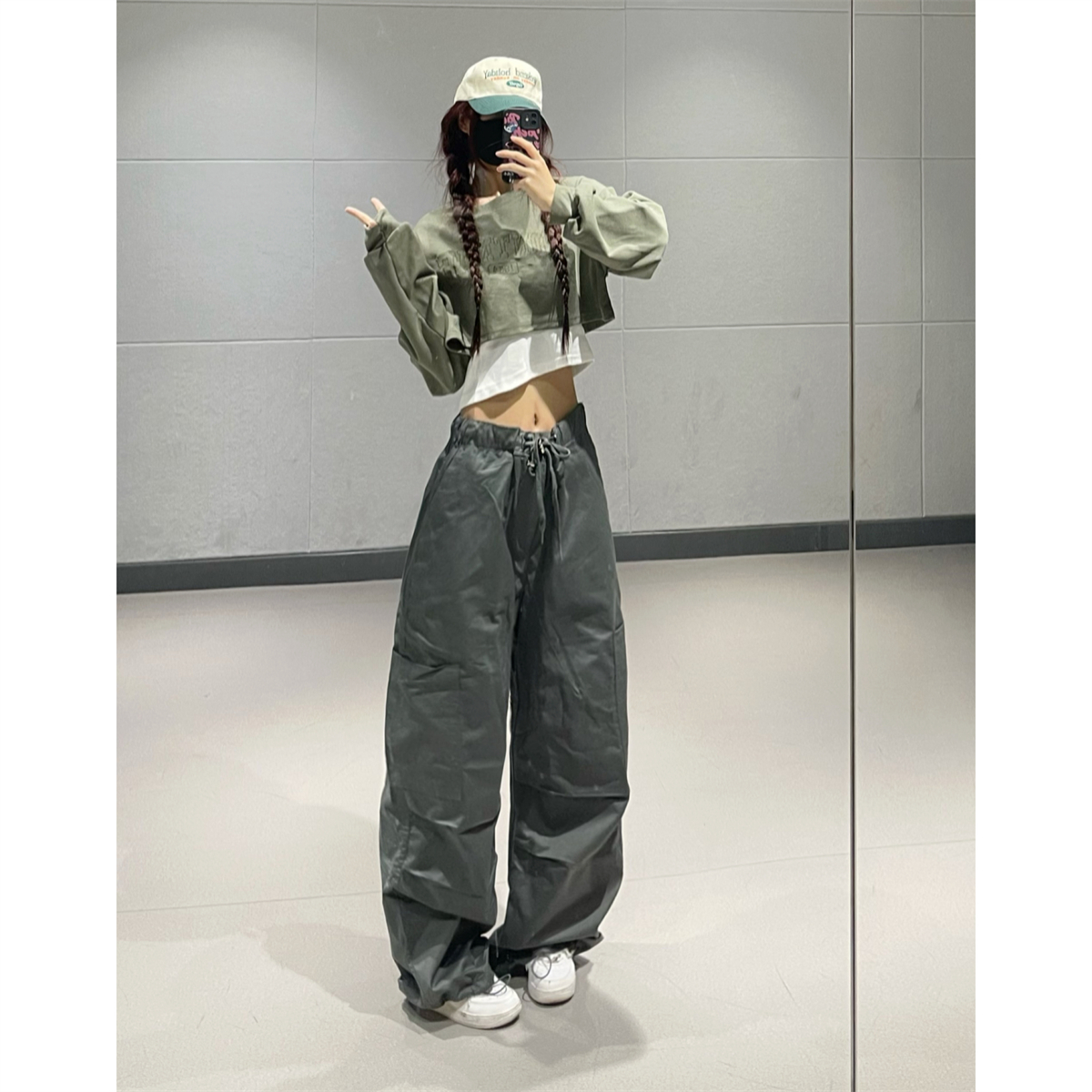 Sweet and Spicy Jazz Top American Style Green Short Sweatshirt Two-Piece Set with Women's Camisole Inner Layer Sweet and Spicy Jazz Top American Style Green Short Sweatshirt Two-Piece Set with Women's Camisole Inner Layer