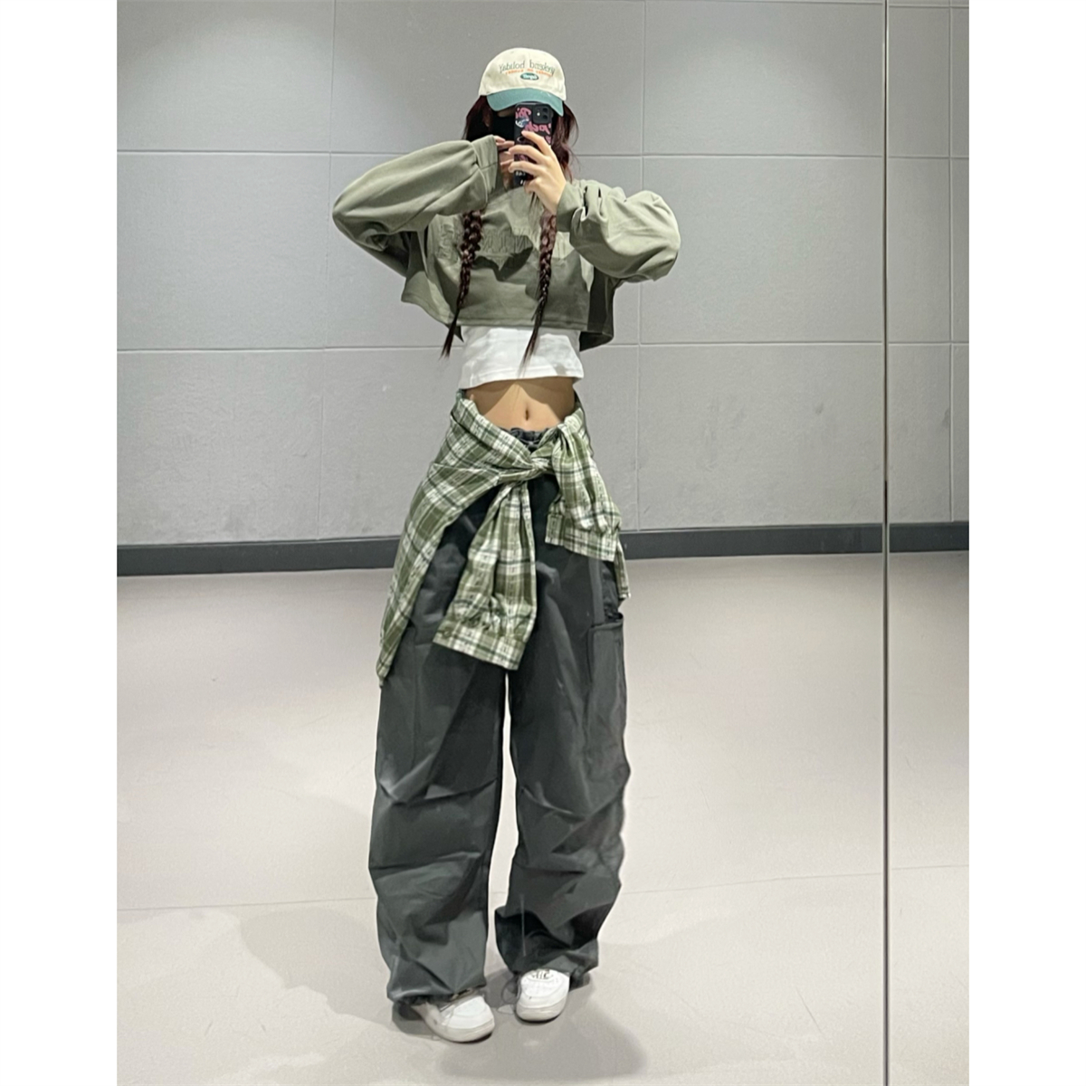 Sweet and Spicy Jazz Top American Style Green Short Sweatshirt Two-Piece Set with Women's Camisole Inner Layer Sweet and Spicy Jazz Top American Style Green Short Sweatshirt Two-Piece Set with Women's Camisole Inner Layer