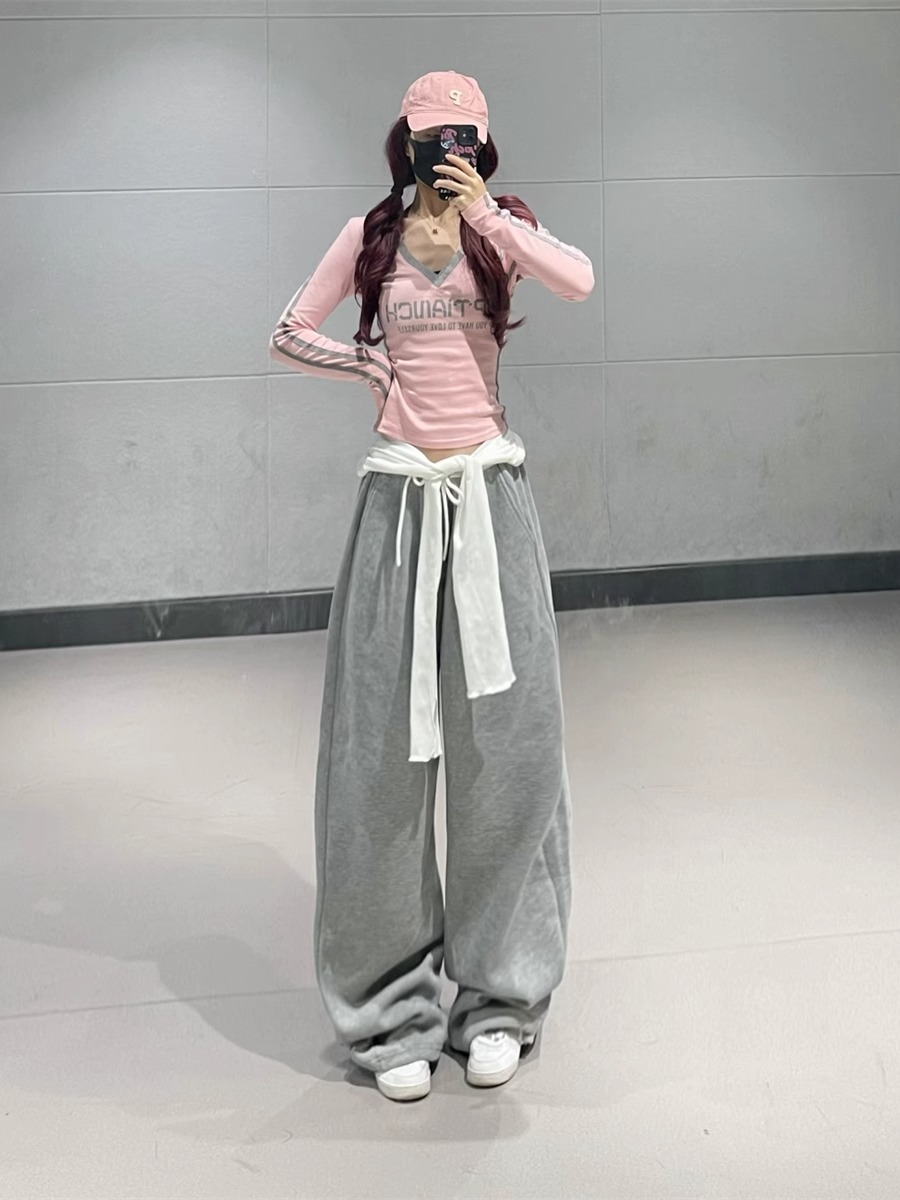 Sweet and Spicy Pink V-Neck Long Sleeve Color-Block T-Shirt for Women - Tight Fit Sports Jersey for Jazz Dance Sweet and Spicy Pink V-Neck Long Sleeve Color-Block T-Shirt for Women - Tight Fit Sports Jersey for Jazz Dance