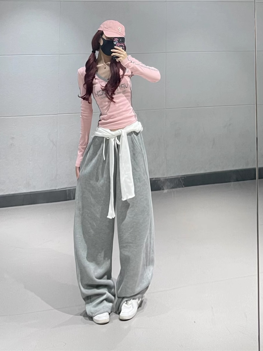 Sweet and Spicy Pink V-Neck Long Sleeve Color-Block T-Shirt for Women - Tight Fit Sports Jersey for Jazz Dance Sweet and Spicy Pink V-Neck Long Sleeve Color-Block T-Shirt for Women - Tight Fit Sports Jersey for Jazz Dance