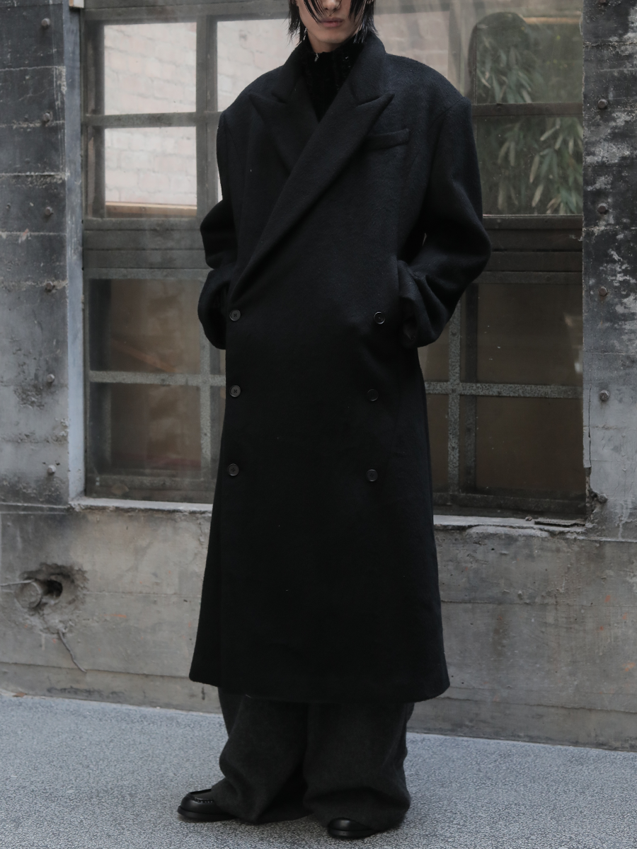 Tailored Wool Dress Coat with Shoulder Pads - Chic Mannequin Style for Effortless Elegance Tailored Wool Dress Coat with Shoulder Pads - Chic Mannequin Style for Effortless Elegance