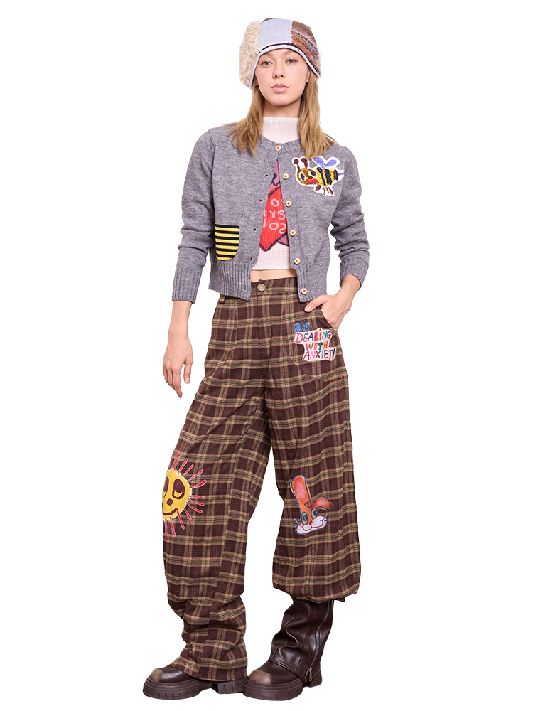 Tapered Loose Casual Pants in Brown-Yellow Plaid with Graffiti Print – Trendy Y2K Style Streetwear for an Artistic Look Tapered Loose Casual Pants in Brown-Yellow Plaid with Graffiti Print – Trendy Y2K Style Streetwear for an Artistic Look