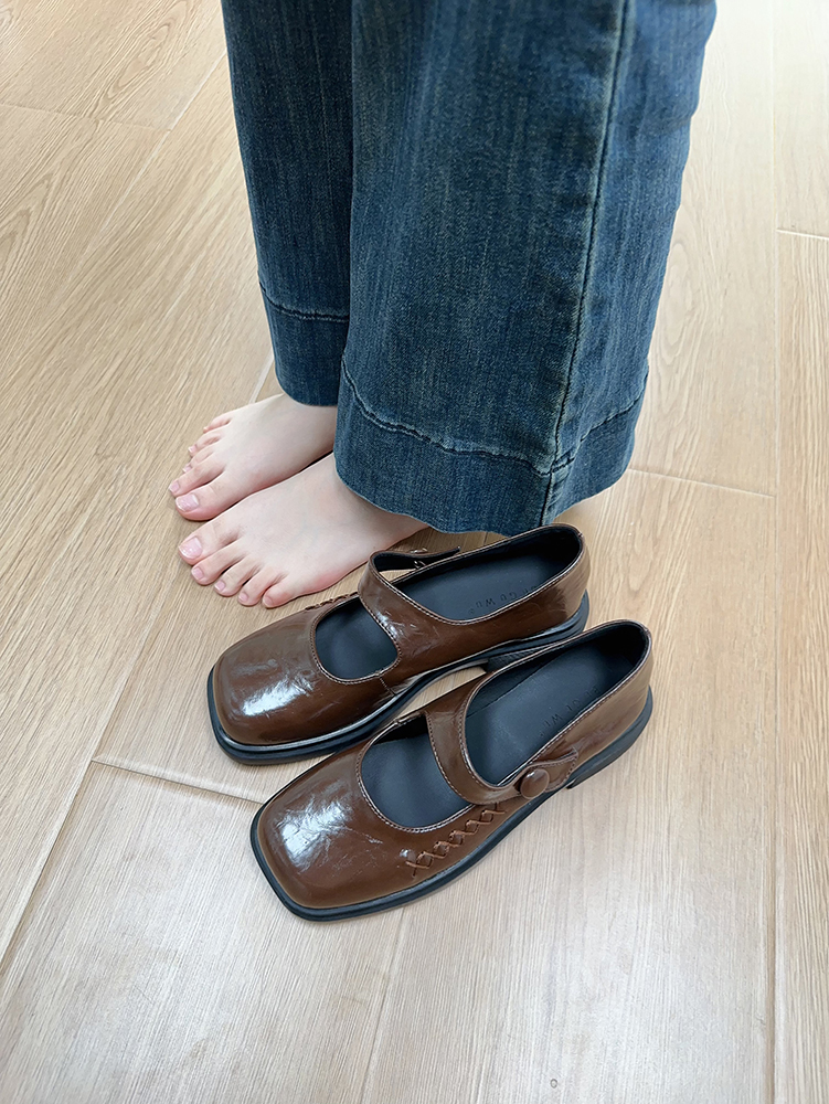 Thick-Soled Brown Mary Jane Shoes for Women â€“ Retro Japanese JK Round-Toe Chunky Heel Leather for Spring/Summer 2024