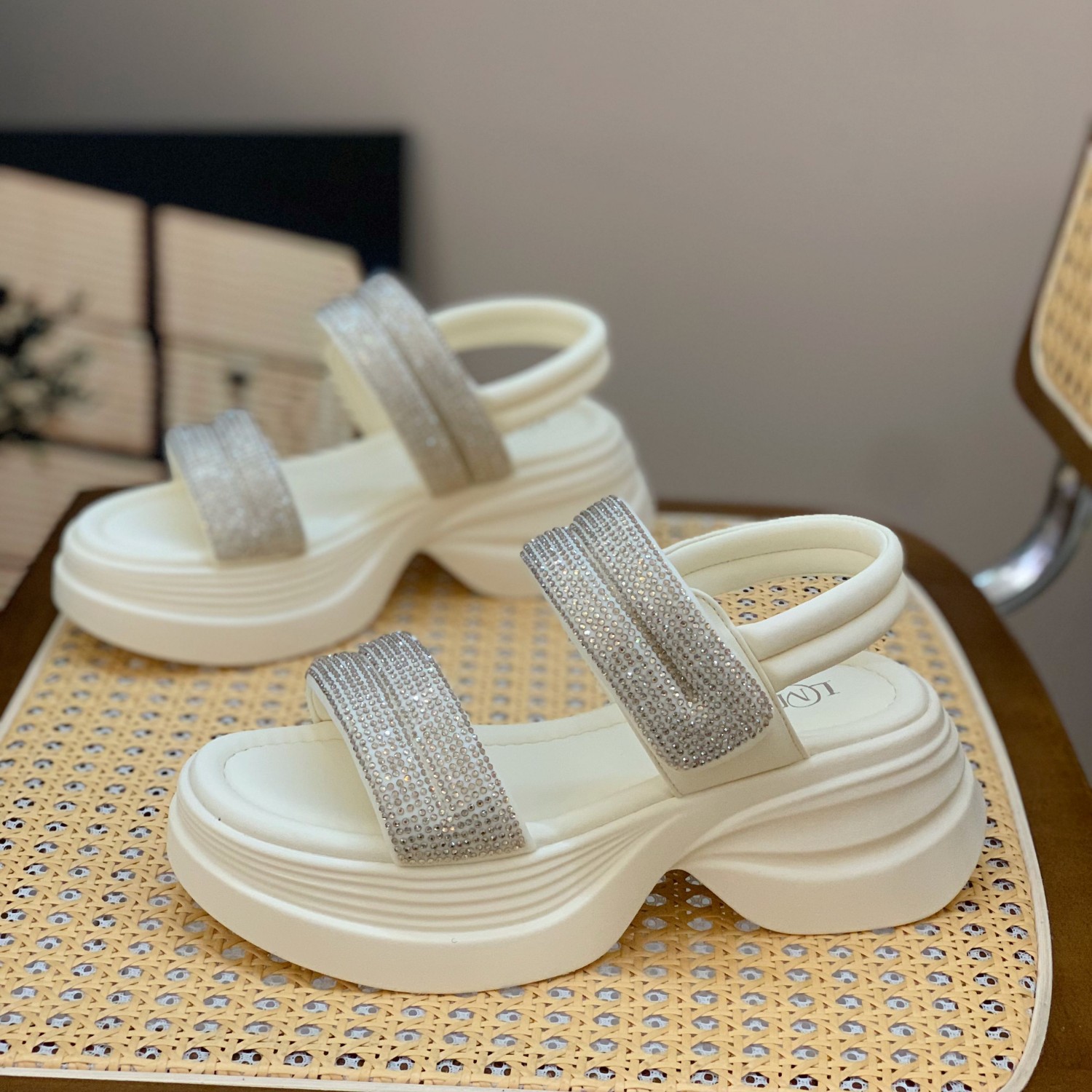Thick-Soled Casual Sandals for Women, 2025 Summer Style, Height-Increasing and Slimming Design, Versatile Footwear for Petite Figures Thick-Soled Casual Sandals for Women, 2025 Summer Style, Height-Increasing and Slimming Design, Versatile Footwear for Petite Figures