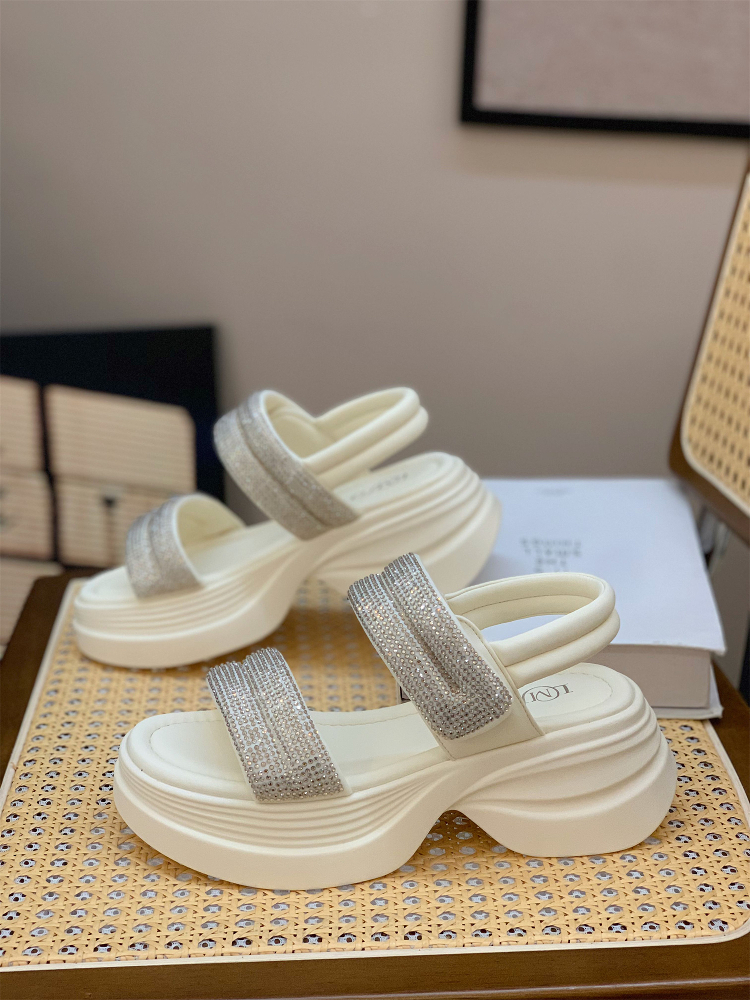 Thick-Soled Casual Sandals for Women, 2025 Summer Style, Height-Increasing and Slimming Design, Versatile Footwear for Petite Figures Thick-Soled Casual Sandals for Women, 2025 Summer Style, Height-Increasing and Slimming Design, Versatile Footwear for Petite Figures