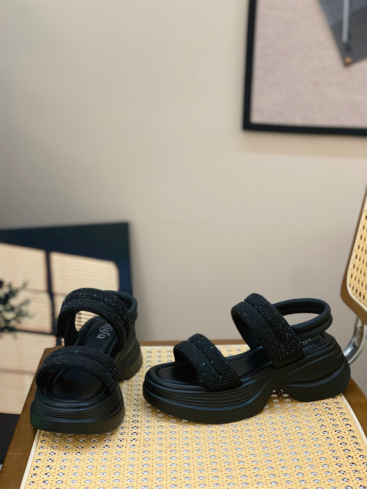 Thick-Soled Casual Sandals for Women, 2025 Summer Style, Height-Increasing and Slimming Design, Versatile Footwear for Petite Figures Thick-Soled Casual Sandals for Women, 2025 Summer Style, Height-Increasing and Slimming Design, Versatile Footwear for Petite Figures