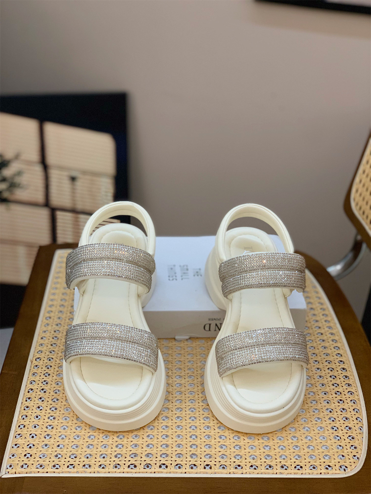 Thick-Soled Casual Sandals for Women, 2025 Summer Style, Height-Increasing and Slimming Design, Versatile Footwear for Petite Figures Thick-Soled Casual Sandals for Women, 2025 Summer Style, Height-Increasing and Slimming Design, Versatile Footwear for Petite Figures