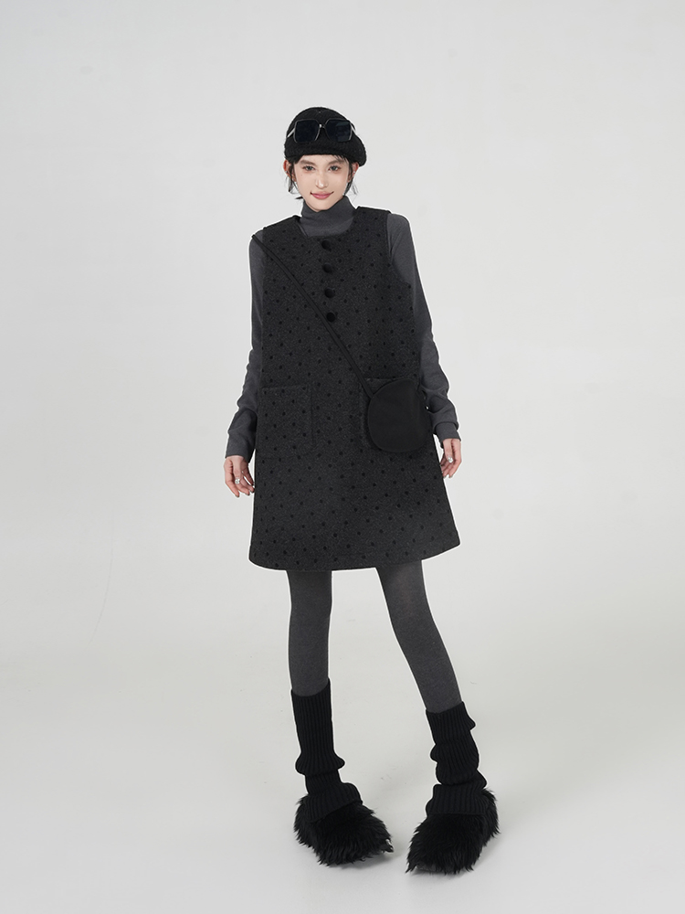 Thickened Black Polka Dot Suspender Dress for Women - Korean Style Long Loose Dress for Autumn & Winter Fashion Thickened Black Polka Dot Suspender Dress for Women - Korean Style Long Loose Dress for Autumn & Winter Fashion