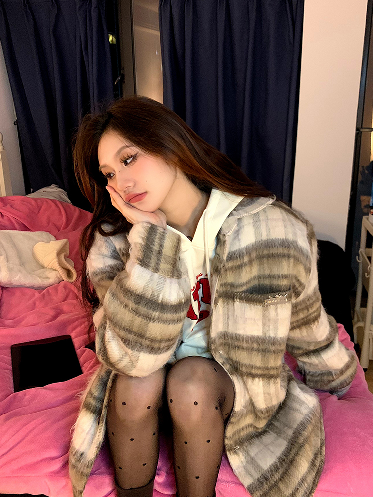 Thickened Woolen Plaid Striped Shirt Jacket for Women - Unique Design for Autumn and Winter Style Thickened Woolen Plaid Striped Shirt Jacket for Women - Unique Design for Autumn and Winter Style