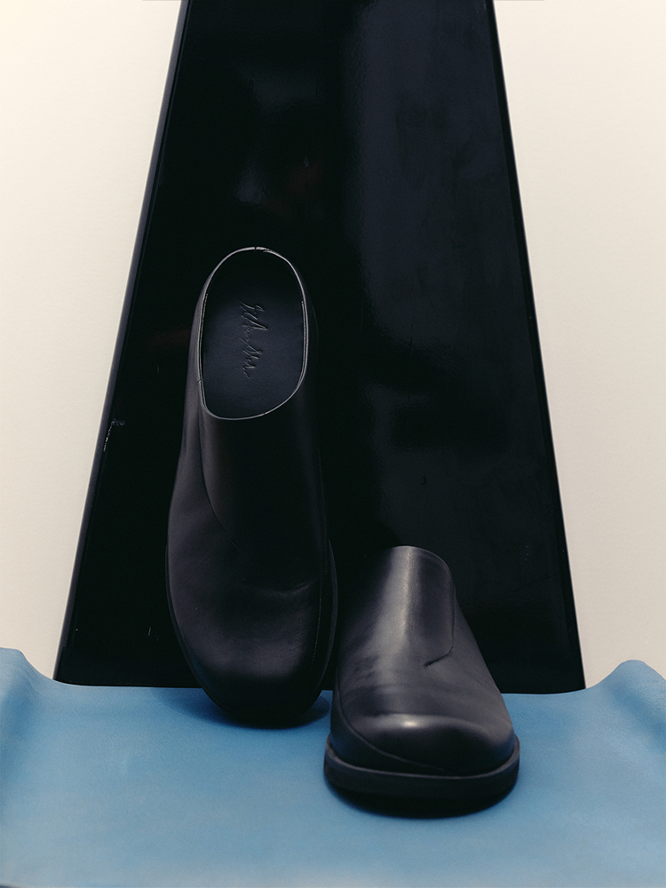 Top Layer Cowhide Ripple Wind Mules with Sheepskin Lining – Streamlined Leather Slippers for Stylish Comfort Top Layer Cowhide Ripple Wind Mules with Sheepskin Lining – Streamlined Leather Slippers for Stylish Comfort