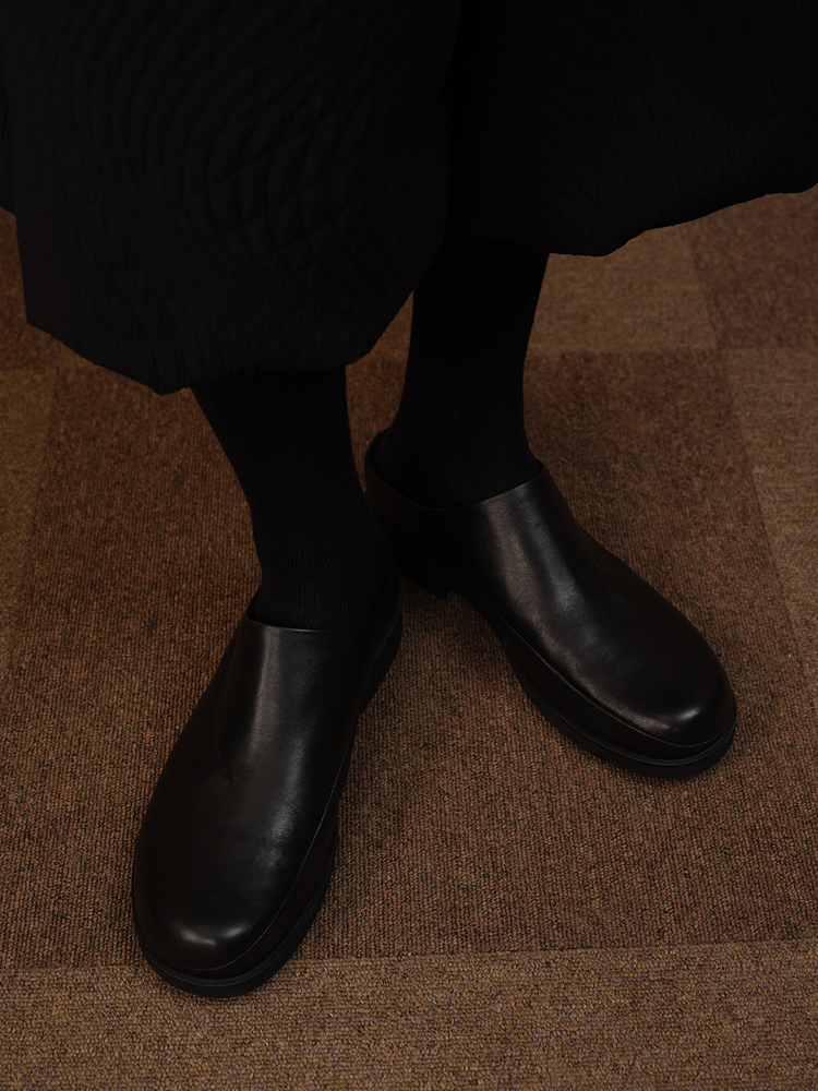 Top Layer Cowhide Ripple Wind Mules with Sheepskin Lining â€“ Streamlined Leather Slippers for Stylish Comfort