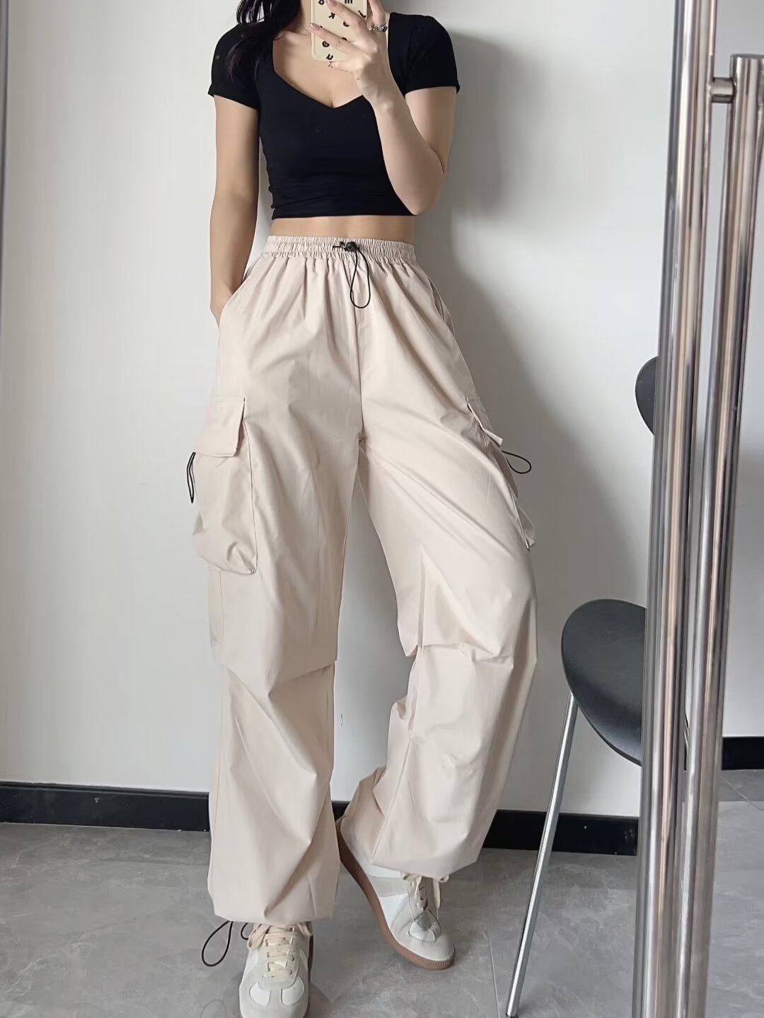 Trendy Black Wide-Leg Cargo Pants for Women - K-Pop Inspired Loose Casual Tactical Street Dance Style Trendy Black Wide-Leg Cargo Pants for Women - K-Pop Inspired Loose Casual Tactical Street Dance Style