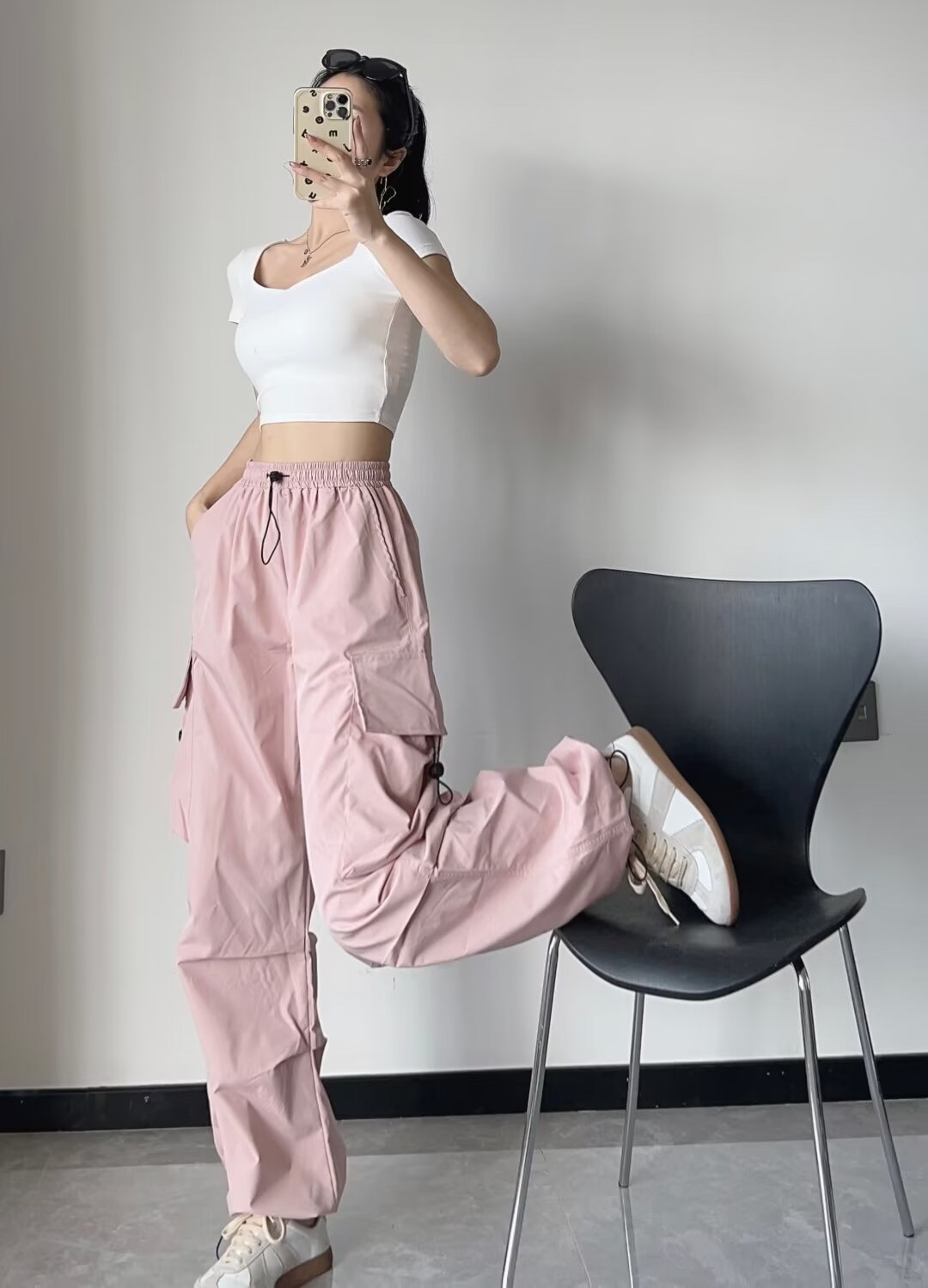 Trendy Black Wide-Leg Cargo Pants for Women - K-Pop Inspired Loose Casual Tactical Street Dance Style Trendy Black Wide-Leg Cargo Pants for Women - K-Pop Inspired Loose Casual Tactical Street Dance Style
