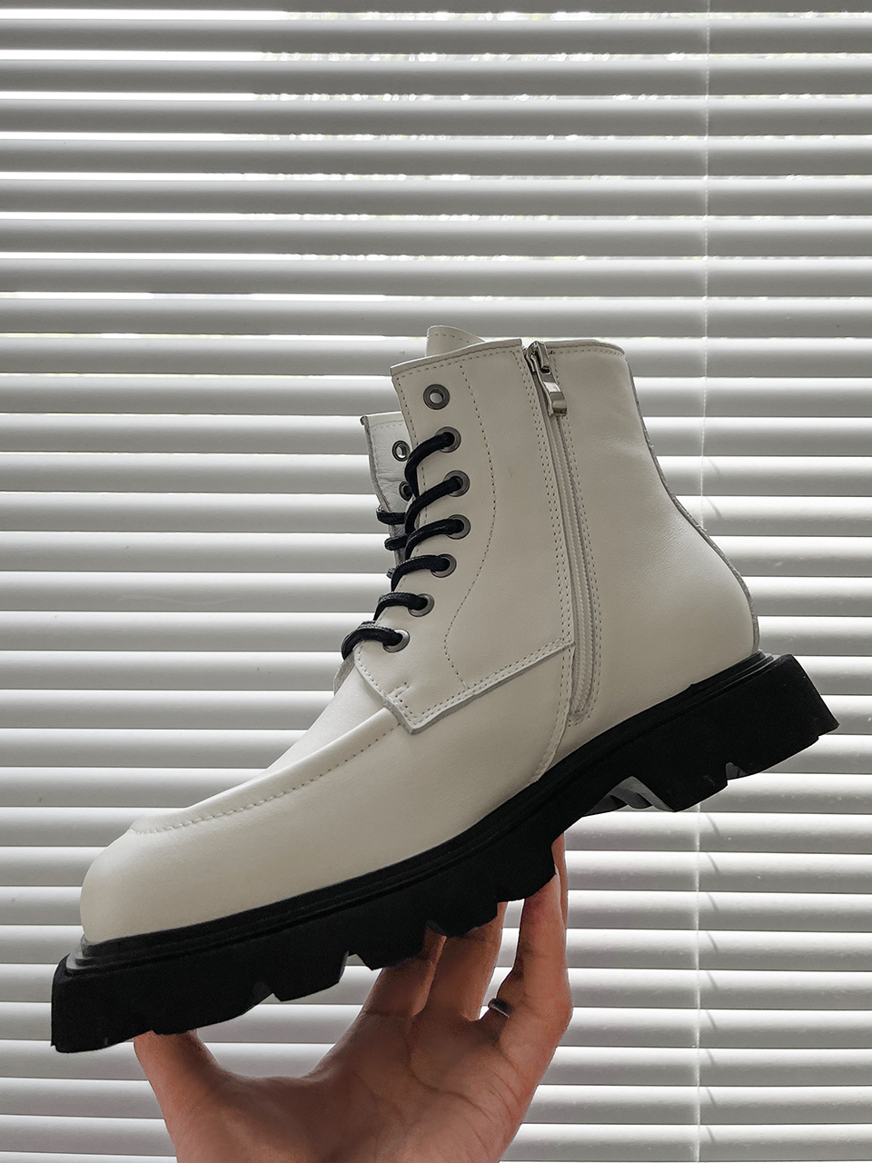 Trendy British Minimalist Thick-Soled Height-Increasing Square-Toe Leather Martin Boots for 2022 Fashion