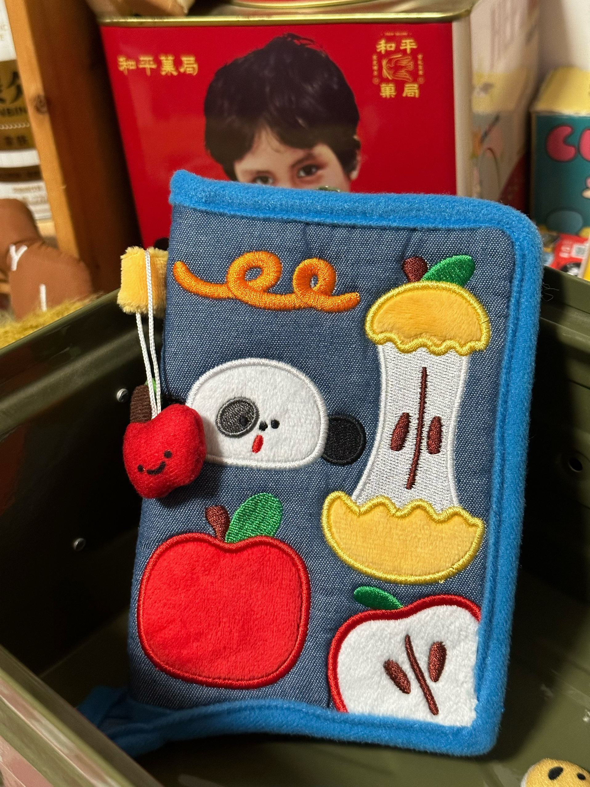 Trendy Cartoon Mini Handheld Coin Purse for Girls - Creative ID Card Storage Bag for Outings and Everyday Use