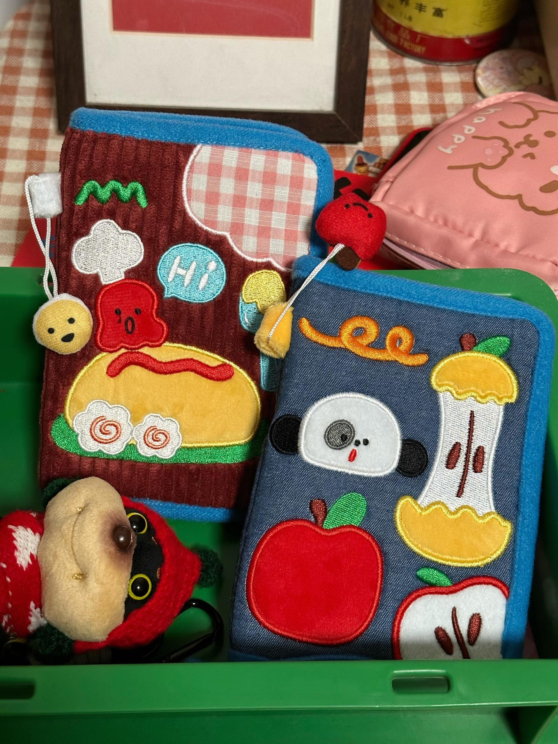 Trendy Cartoon Mini Handheld Coin Purse for Girls - Creative ID Card Storage Bag for Outings and Everyday Use