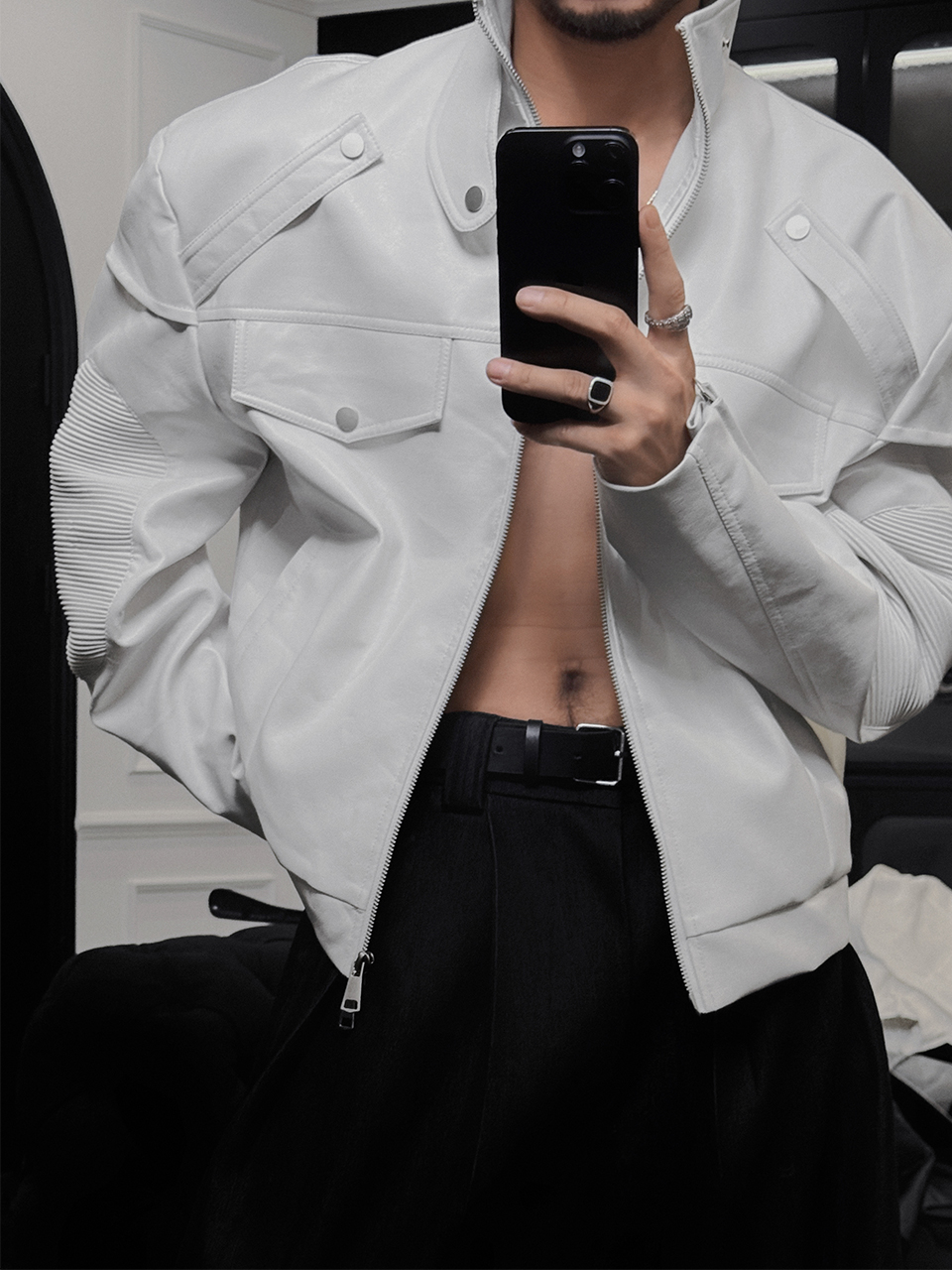 Trendy Casual Leather Jacket with Sleeve-Pressed Fold for 2025 Autumn, Versatile Layering Piece, Perfect for Y2K and Korean Style Looks Trendy Casual Leather Jacket with Sleeve-Pressed Fold for 2025 Autumn, Versatile Layering Piece, Perfect for Y2K and Korean Style Looks