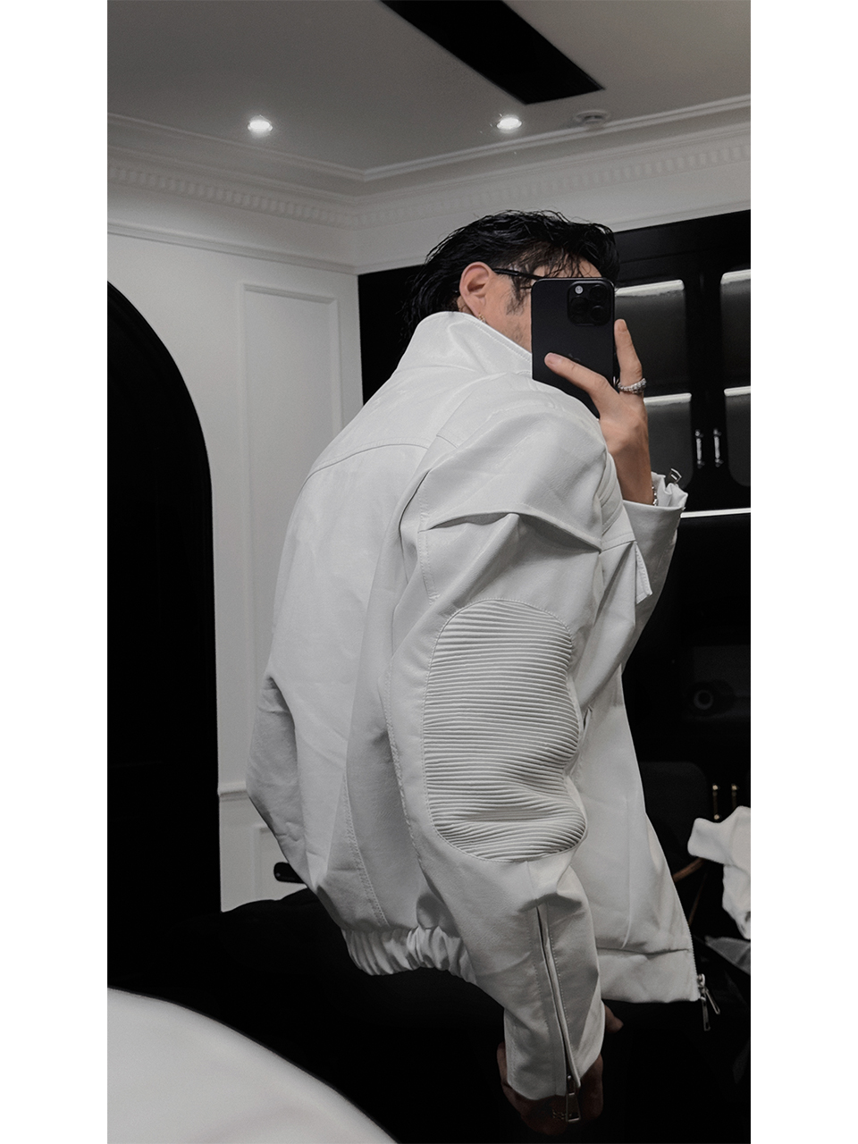 Trendy Casual Leather Jacket with Sleeve-Pressed Fold for 2025 Autumn, Versatile Layering Piece, Perfect for Y2K and Korean Style Looks Trendy Casual Leather Jacket with Sleeve-Pressed Fold for 2025 Autumn, Versatile Layering Piece, Perfect for Y2K and Korean Style Looks