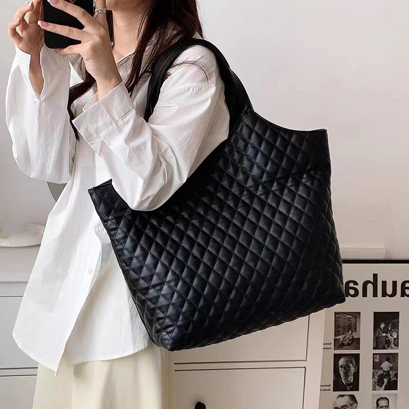 Trendy Diamond-Patterned Tote Bag - Versatile High-Capacity Chanel-Style Shoulder Bag for Commuting and Everyday Use