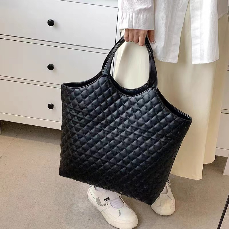 Trendy Diamond-Patterned Tote Bag - Versatile High-Capacity Chanel-Style Shoulder Bag for Commuting and Everyday Use Trendy Diamond-Patterned Tote Bag - Versatile High-Capacity Chanel-Style Shoulder Bag for Commuting and Everyday Use