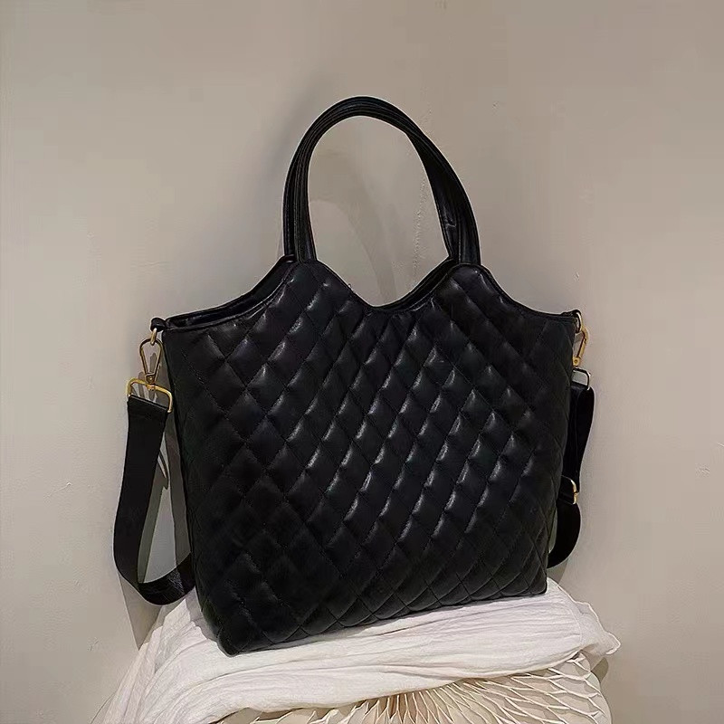 Trendy Diamond-Patterned Tote Bag - Versatile High-Capacity Chanel-Style Shoulder Bag for Commuting and Everyday Use Trendy Diamond-Patterned Tote Bag - Versatile High-Capacity Chanel-Style Shoulder Bag for Commuting and Everyday Use