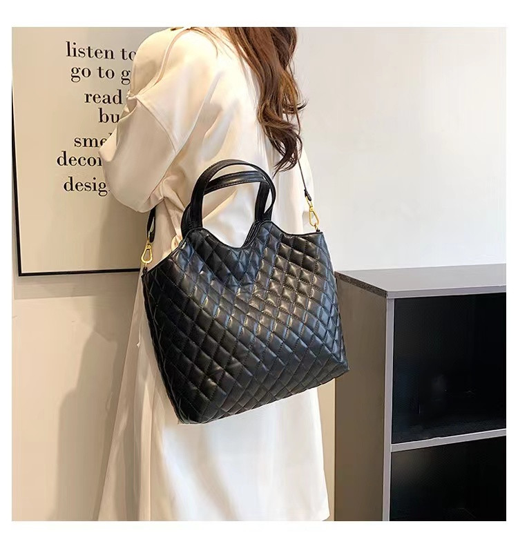 Trendy Diamond-Patterned Tote Bag - Versatile High-Capacity Chanel-Style Shoulder Bag for Commuting and Everyday Use Trendy Diamond-Patterned Tote Bag - Versatile High-Capacity Chanel-Style Shoulder Bag for Commuting and Everyday Use