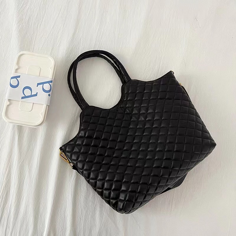 Trendy Diamond-Patterned Tote Bag - Versatile High-Capacity Chanel-Style Shoulder Bag for Commuting and Everyday Use