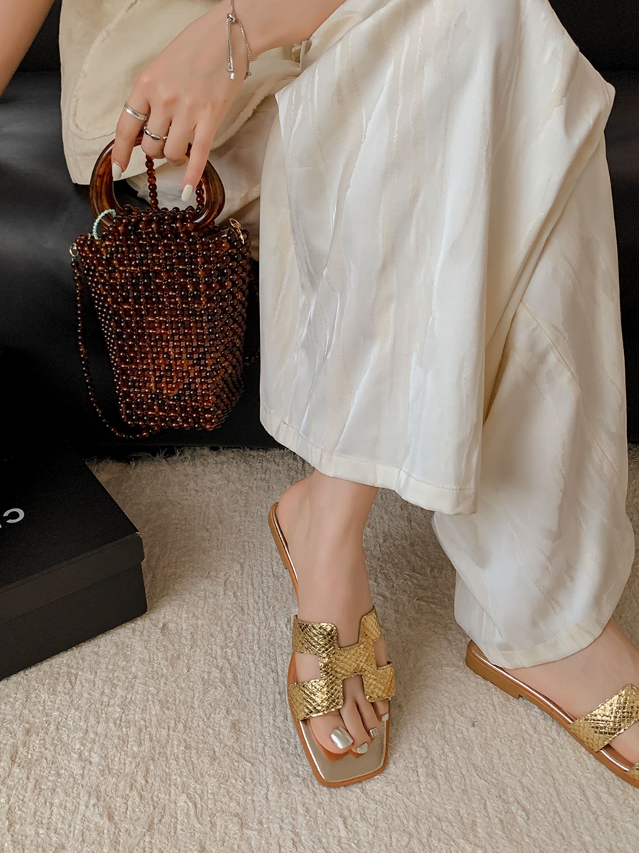 Trendy Gold Square-Toe H-Shaped Beach Sandals for Women - Fashionable One-Strap Flat Slippers for Weekend Wear