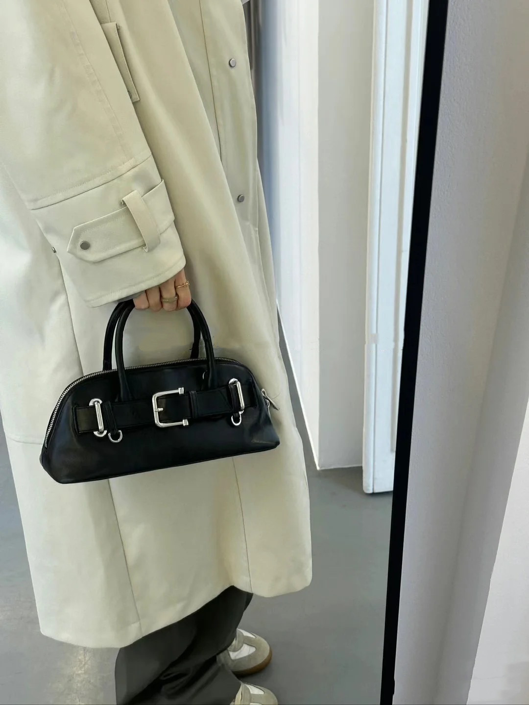 Trendy Half-Moon Belt Buckle Shell Crossbody Bag - Popular Korean Niche Design Small Fashion Handbag