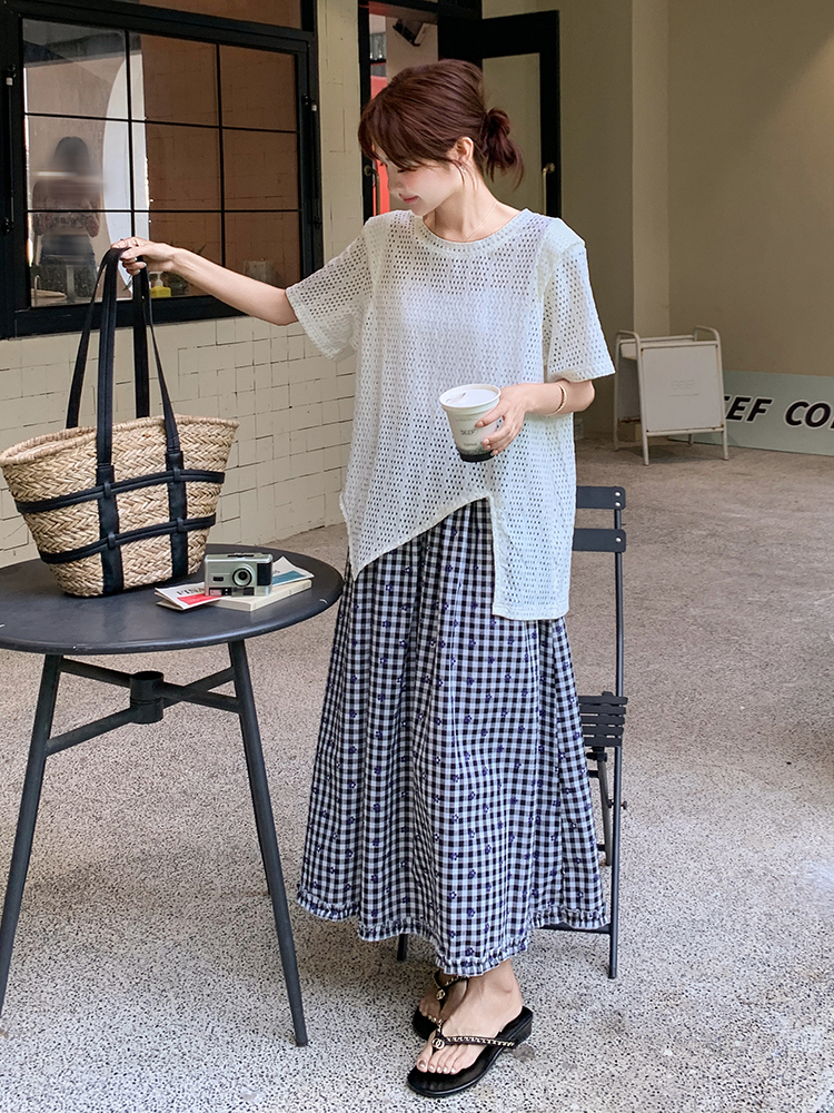 Trendy High-End Checkered Two-Piece Skirt Set for Women - Relaxed Hollow Short-Sleeve Summer Outfit