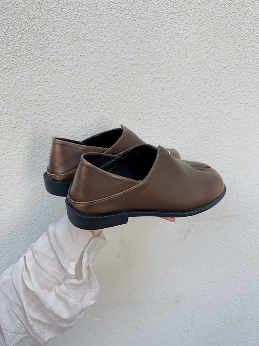 Trendy High-End Split-Toe Loafers for Autumn 2025 in British Style with Brushed Finish - Chic Fashion Statement Shoes