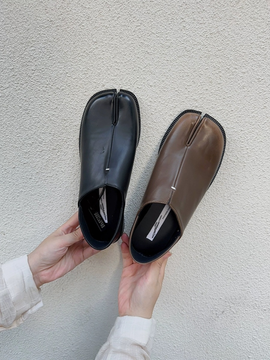 Trendy High-End Split-Toe Loafers for Autumn 2025 in British Style with Brushed Finish - Chic Fashion Statement Shoes