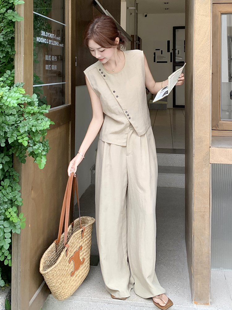 Trendy Irregular Sleeveless Top and Wide-Leg Pants Set, Women's Summer 2025 Two-Piece Outfit, Age-Reducing Style Trendy Irregular Sleeveless Top and Wide-Leg Pants Set, Women's Summer 2025 Two-Piece Outfit, Age-Reducing Style