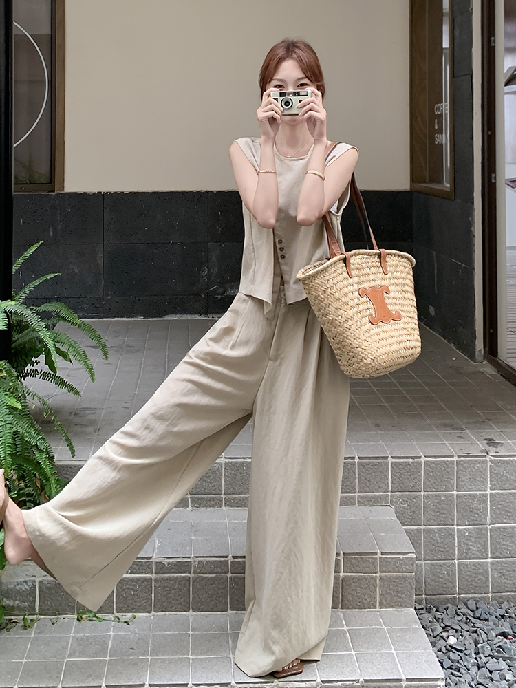 Trendy Irregular Sleeveless Top and Wide-Leg Pants Set, Women's Summer 2025 Two-Piece Outfit, Age-Reducing Style Trendy Irregular Sleeveless Top and Wide-Leg Pants Set, Women's Summer 2025 Two-Piece Outfit, Age-Reducing Style