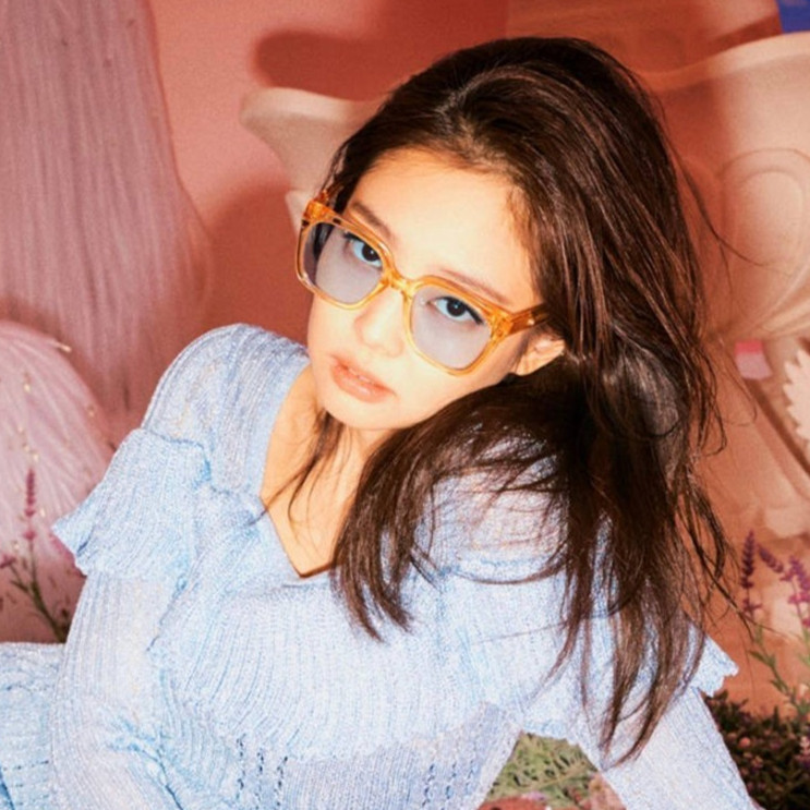 Trendy Large Frame Polarized White Sunglasses for Round Faces - Korean Style Influencer Design for Driving and Everyday Wear Trendy Large Frame Polarized White Sunglasses for Round Faces - Korean Style Influencer Design for Driving and Everyday Wear