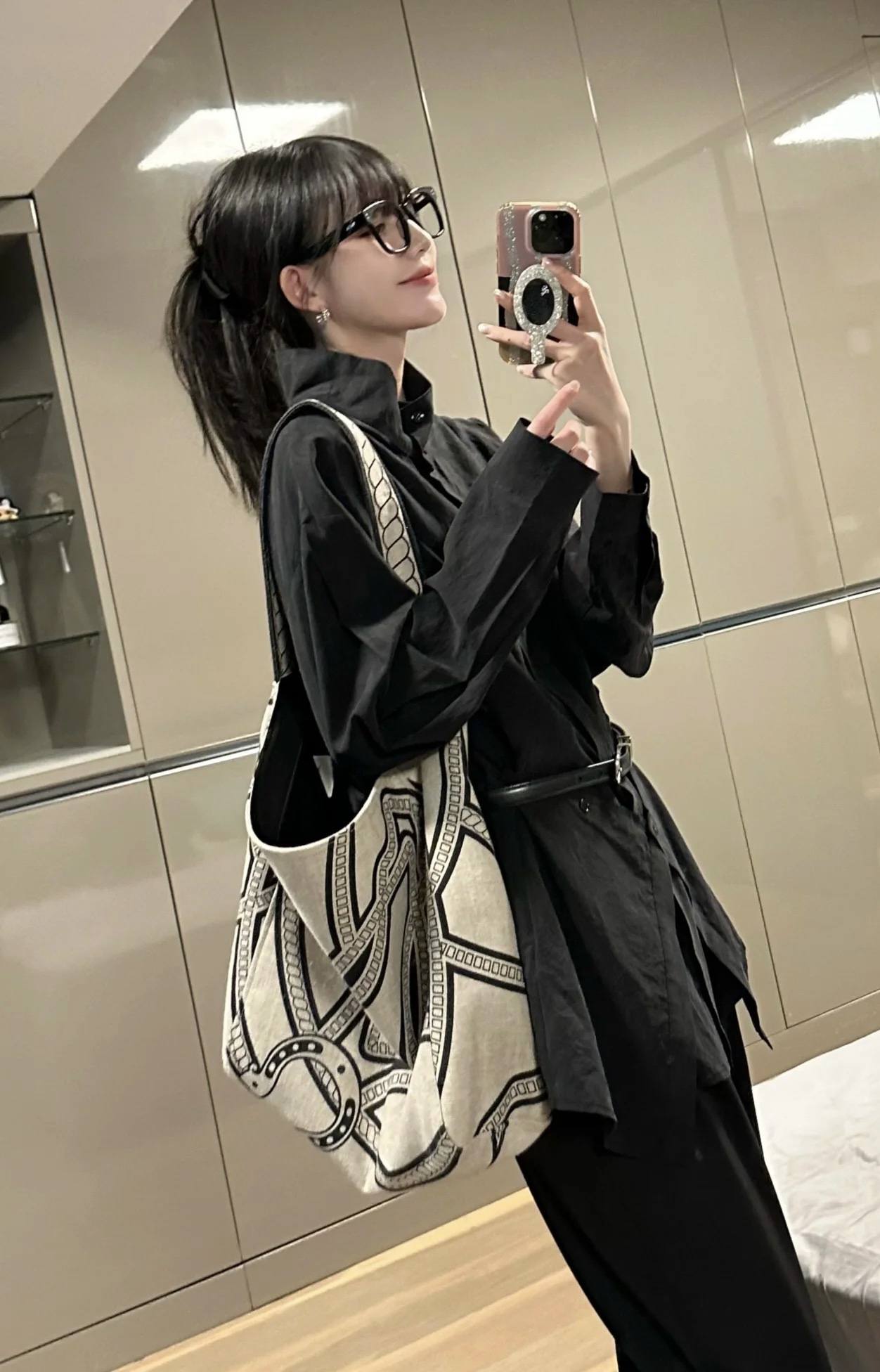 Trendy Linen Graffiti Tote Bag - Versatile Large Capacity Shoulder & Crossbody Bag for Lazy Fashion Lovers