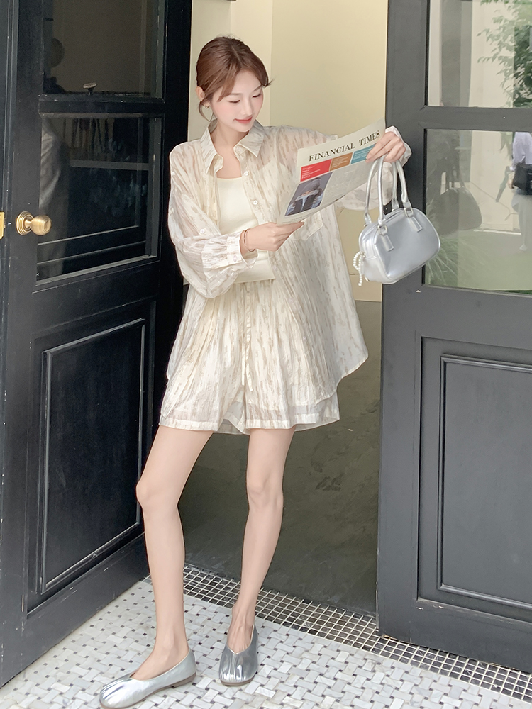 Trendy Relaxed Fit Shirt and Shorts Set for Women - Summer 2025 Two-Piece Outfit, Stylish and Age-Reducing Fashion Look Trendy Relaxed Fit Shirt and Shorts Set for Women - Summer 2025 Two-Piece Outfit, Stylish and Age-Reducing Fashion Look