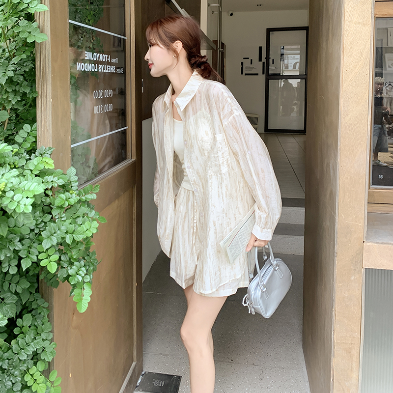 Trendy Relaxed Fit Shirt and Shorts Set for Women - Summer 2025 Two-Piece Outfit, Stylish and Age-Reducing Fashion Look Trendy Relaxed Fit Shirt and Shorts Set for Women - Summer 2025 Two-Piece Outfit, Stylish and Age-Reducing Fashion Look