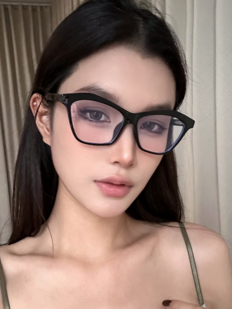 Trendy Retro Cat-Eye Glasses for Women - Multi-Faceted Black Frame, Ideal for Myopia, Flattering for Round & Square Faces