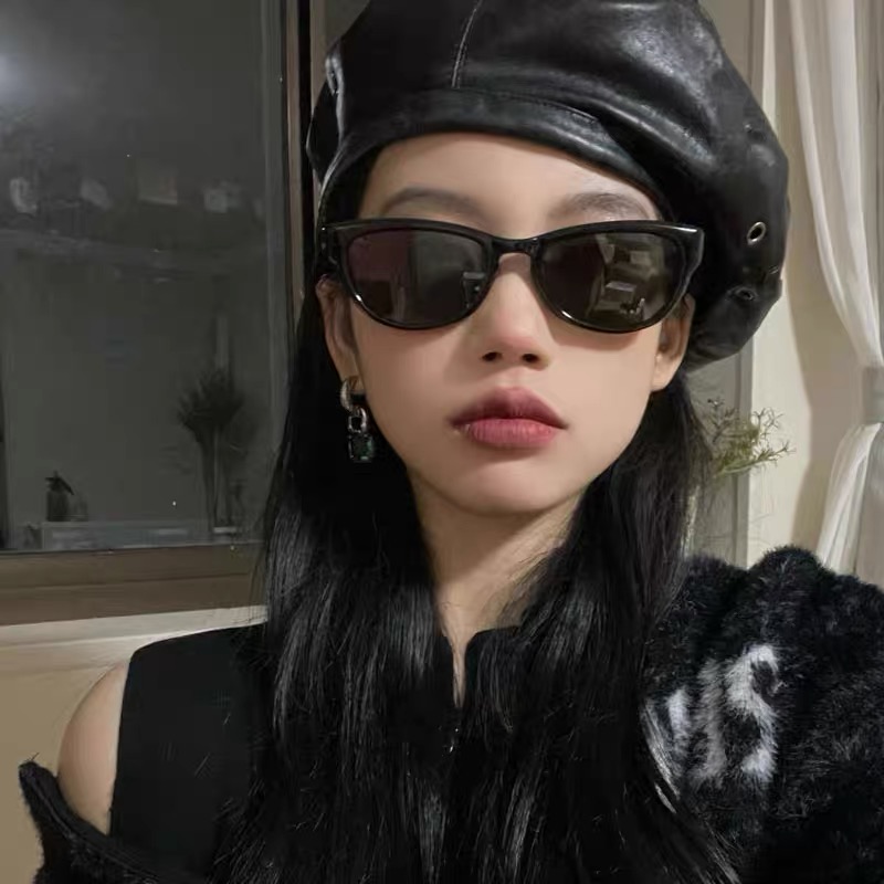 Trendy Retro Small Frame Black Sunglasses for Women - UV Protection, European American Style, Chic Fashion Accessory Trendy Retro Small Frame Black Sunglasses for Women - UV Protection, European American Style, Chic Fashion Accessory