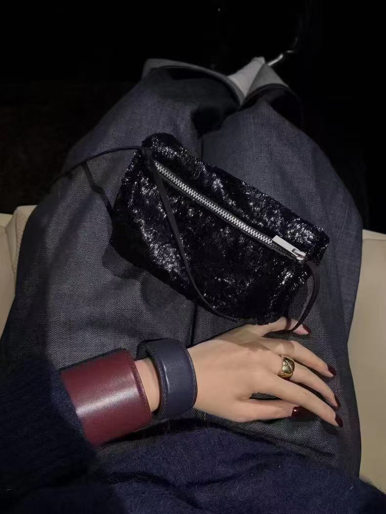 Trendy Shiny Cylindrical Shoulder Crossbody Bag for Women - Versatile Fashion Accessory, New Arrival