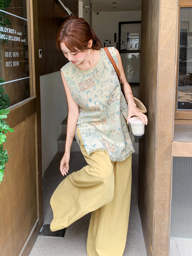 Trendy Sleeveless Tassel Split Top and Wide-Leg Pants Set for Women â€“ Summer 2025 Fashion, Age-Reducing Two-Piece Outfit