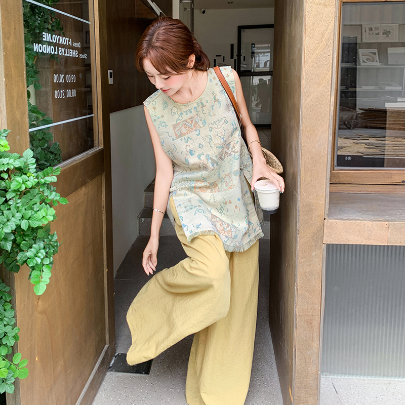 Trendy Sleeveless Tassel Split Top and Wide-Leg Pants Set for Women â€“ Summer 2025 Fashion, Age-Reducing Two-Piece Outfit