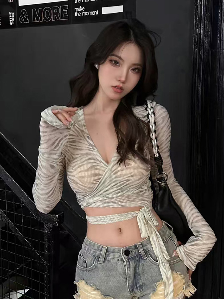 Trendy Striped Jazz Dance Top for Women, K-Pop Inspired Music Festival Performance Outfit, Stylish Cover-Up for Girls Trendy Striped Jazz Dance Top for Women, K-Pop Inspired Music Festival Performance Outfit, Stylish Cover-Up for Girls