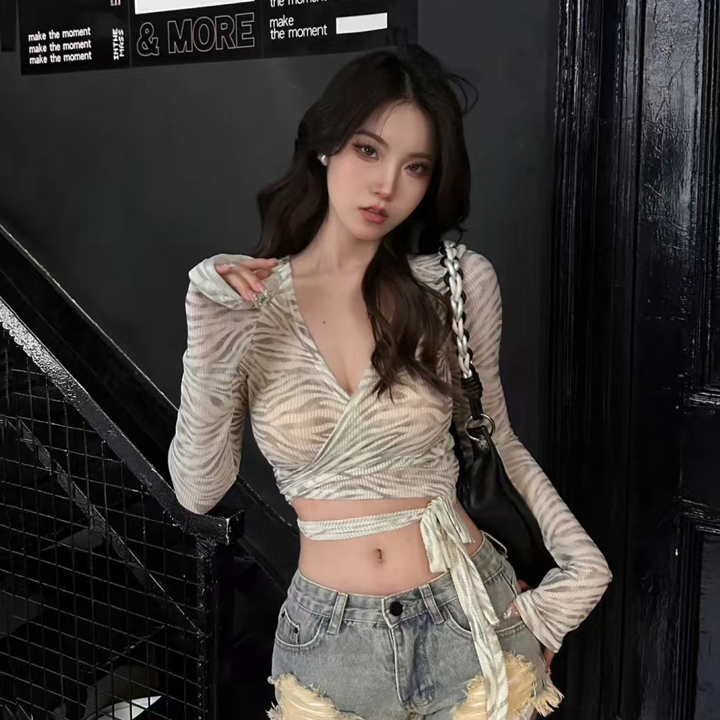Trendy Striped Jazz Dance Top for Women, K-Pop Inspired Music Festival Performance Outfit, Stylish Cover-Up for Girls