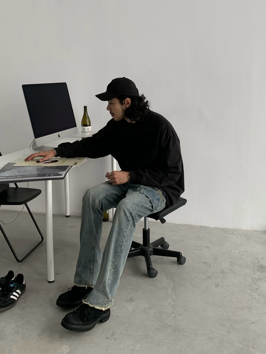 Trendy Vintage High Street Men's Distressed Micro Flared Jeans - American Style Washed Long Pants Trendy Vintage High Street Men's Distressed Micro Flared Jeans - American Style Washed Long Pants