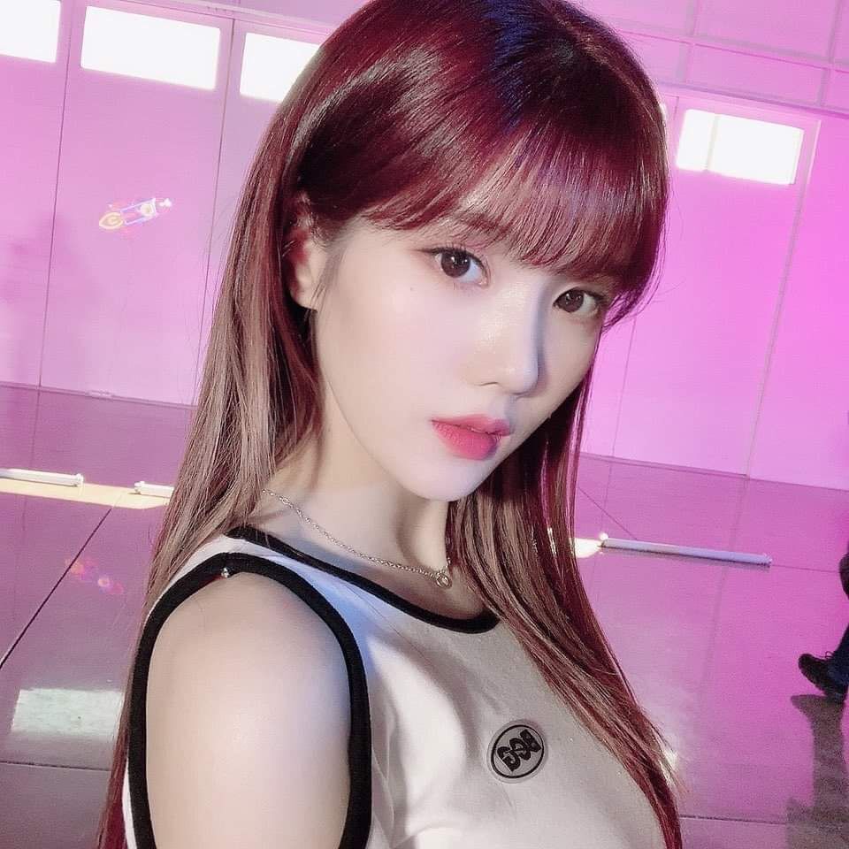 Trendy White T-Shirt Short Top with Subtle Shoulder-Baring Design - Spicy Girl Style, HyunA Inspired, Y2K Fashion