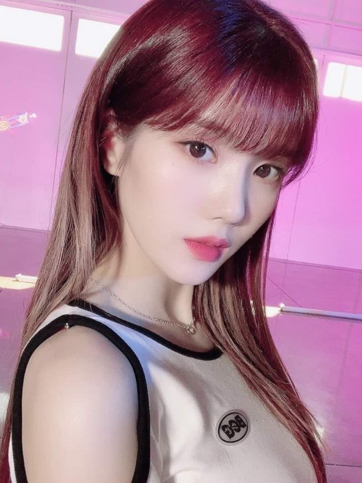 Trendy White T-Shirt Short Top with Subtle Shoulder-Baring Design - Spicy Girl Style, HyunA Inspired, Y2K Fashion