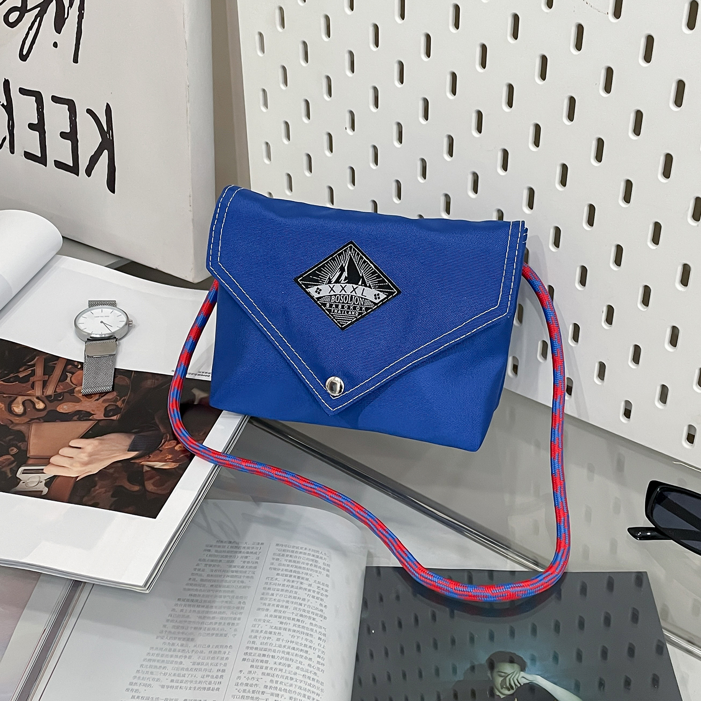 Trendy Women's 2025 Versatile Small Square Crossbody Bag - Mobile Phone Holder, Hot Girl Style, Niche Shoulder Bag Trendy Women's 2025 Versatile Small Square Crossbody Bag - Mobile Phone Holder, Hot Girl Style, Niche Shoulder Bag